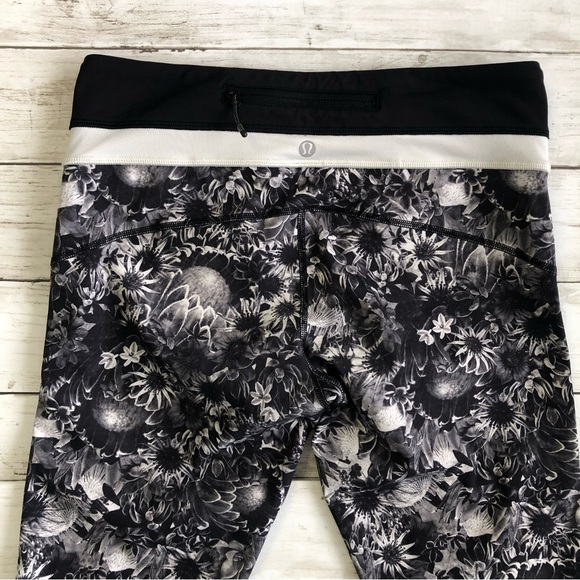 LULULEMON Up The Pace Flowabunga Black/White Sunflower Print Cropped Leg… - Picture 4 of 12